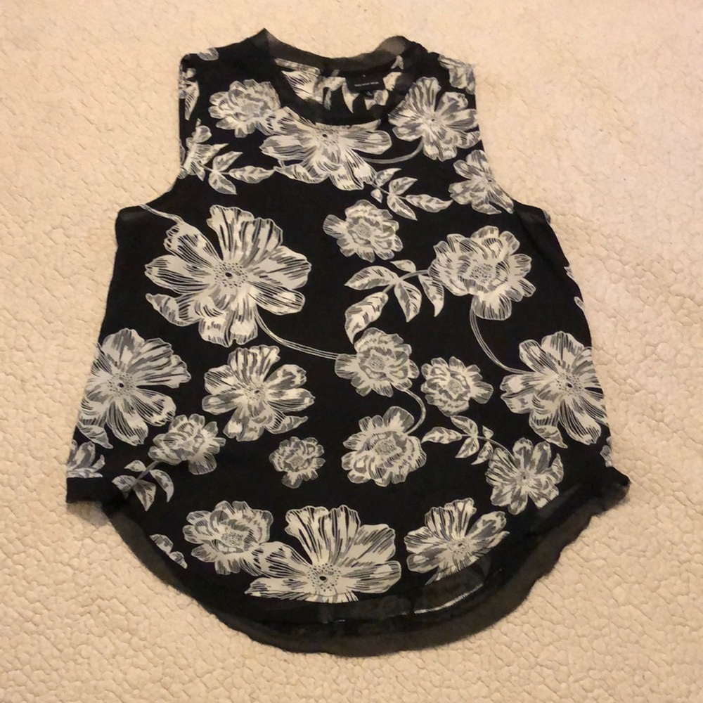 Beautiful floral black and white blouse 👚